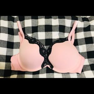 ⭐️SOLD⭐️Pretty Pink and Black Lace Push Up Bra 36C